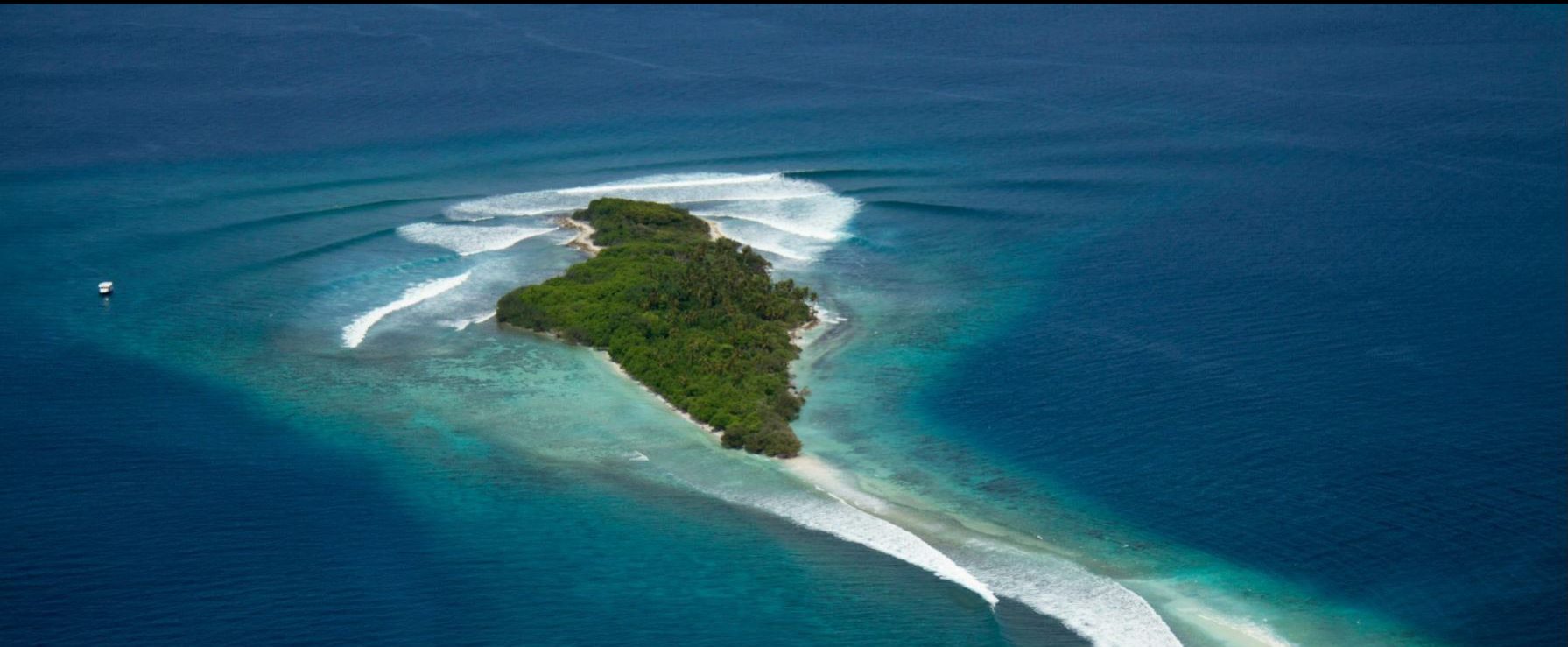 Sultans-island-maldives-surfing-e1512750921356.jpg